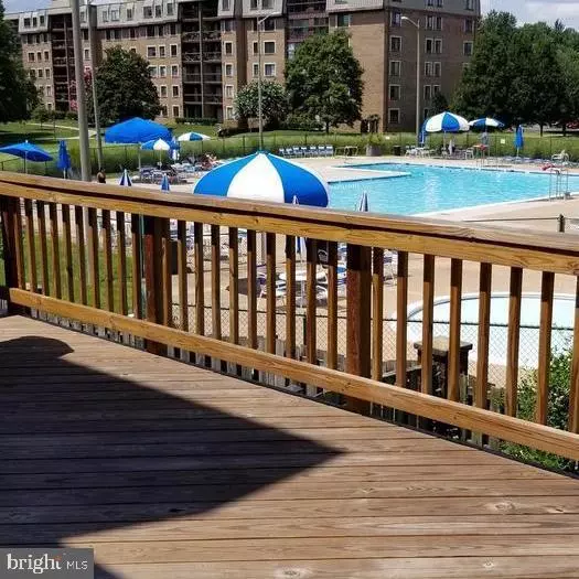 Oakton, VA 22124,10210 BALTUSROL CT