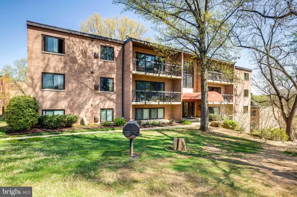 3210 S 28TH ST #202, Alexandria, VA 22302