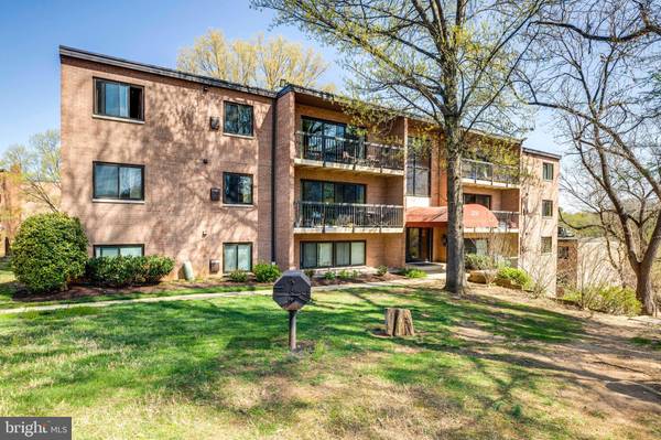 3210 S 28TH ST #202, Alexandria, VA 22302