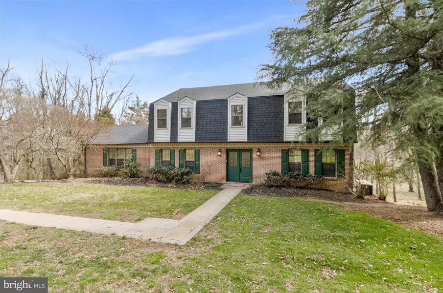 1054 WALKER MILL RD, Great Falls, VA 22066