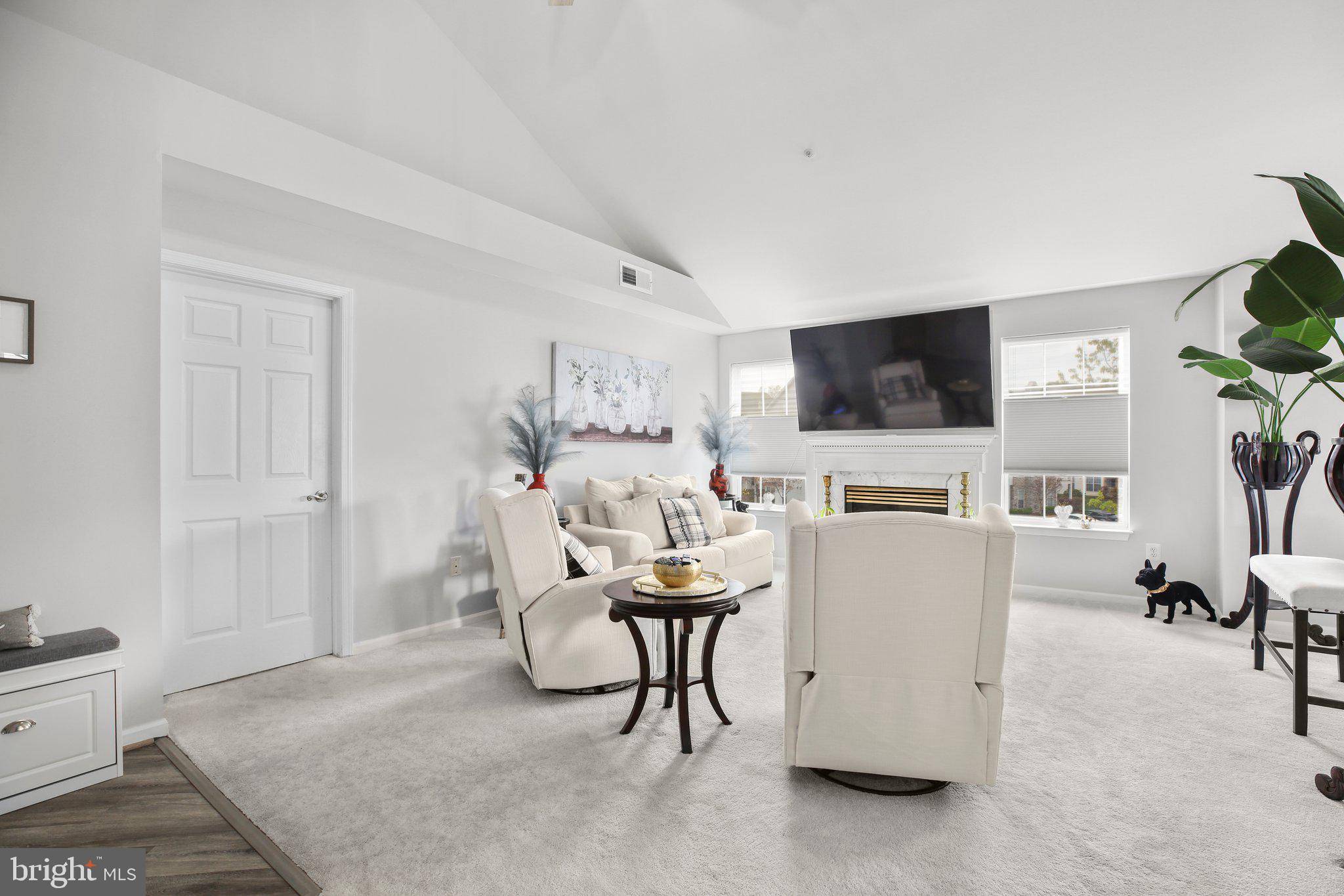 Alexandria, VA 22310,5940 FOUNDERS HILL DR #301