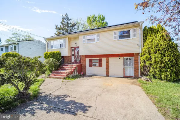 Suitland, MD 20746,6028 LUCENTE AVE