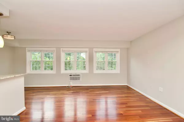 Alexandria, VA 22302,3106 RAVENSWORTH PL