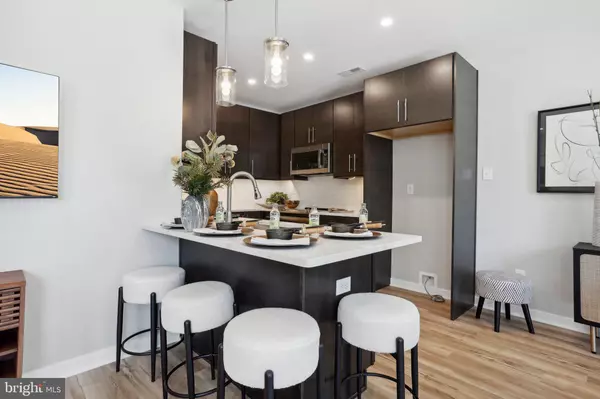 Conshohocken, PA 19428,917 RIVERPLACE DR #17M