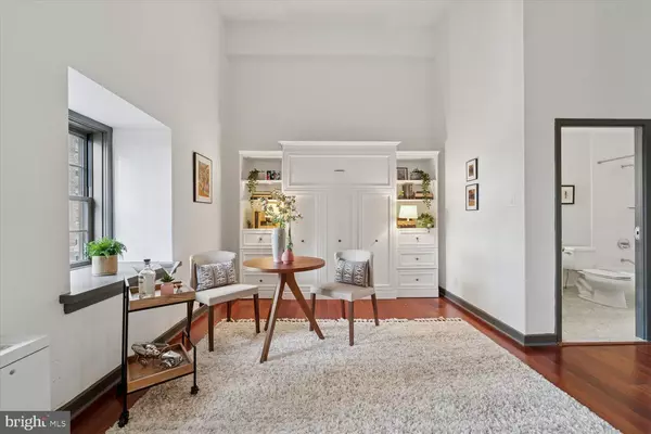 Philadelphia, PA 19103,219-29 S 18TH ST #713