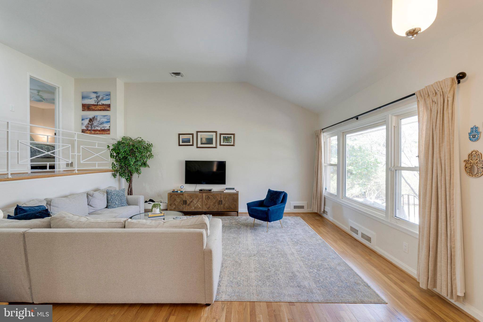 Bethesda, MD 20814,9416 HOLLAND CT