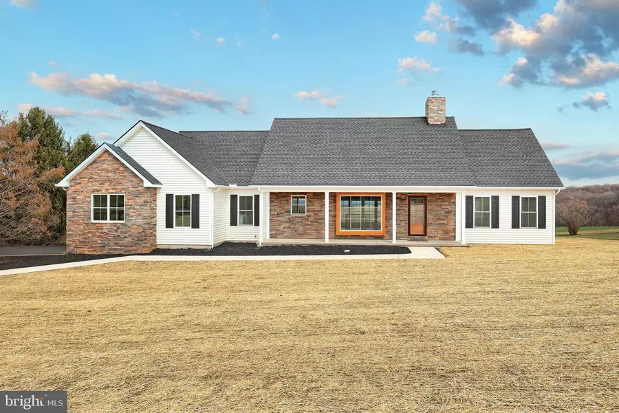 1424 MANOR RD, Windsor, PA 17366
