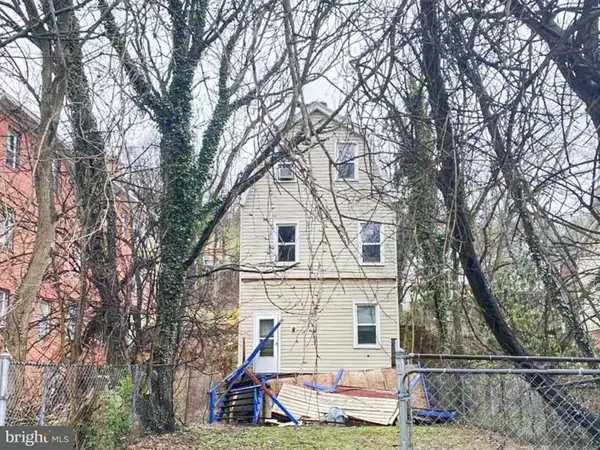 Pittsburgh, PA 15221,8363 BRICELYN ST