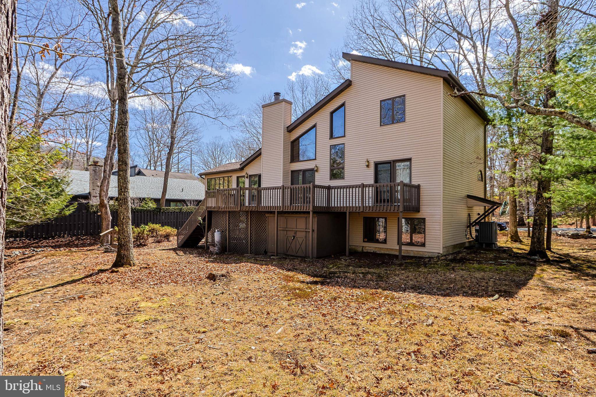 Bushkill, PA 18324,367 SAUNDERS DR