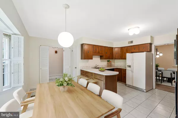 Herndon, VA 20171,3142 SEARSMONT PL