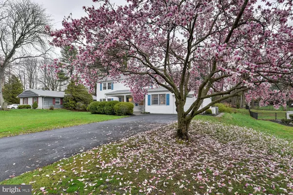 Manalapan, NJ 07726,10 MCINTOSH LN