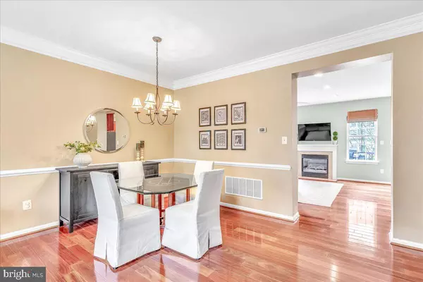 Chantilly, VA 20152,42907 OLANDER SQ