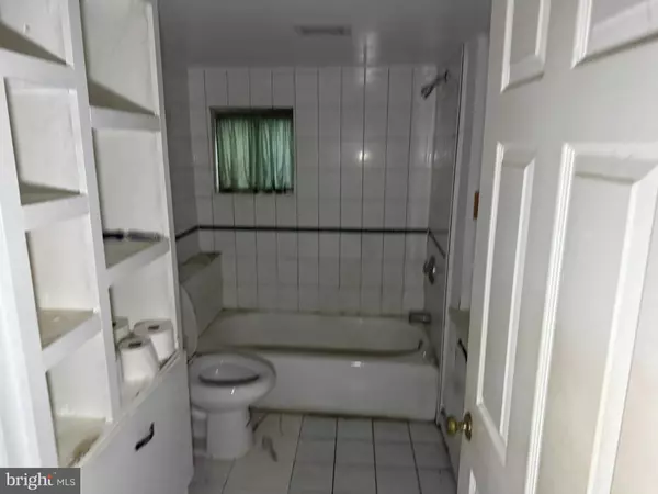 Manassas, VA 20111,7923 MAPLEWOOD DR