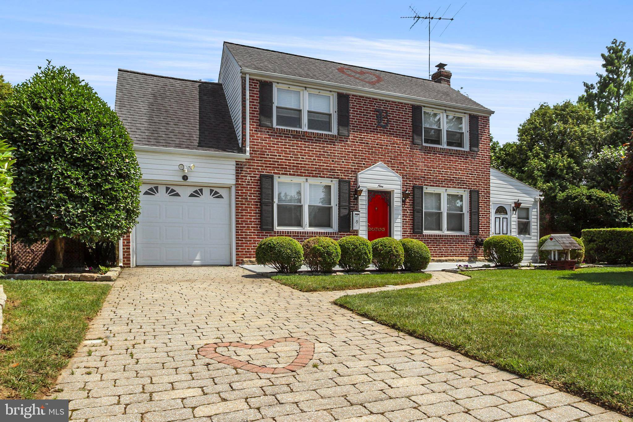 9 STRATHAVEN DR, Broomall, PA 19008