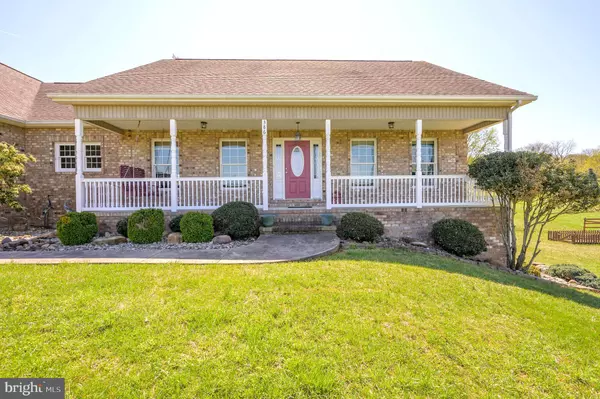 Falling Waters, WV 25419,386 STAYMAN DR