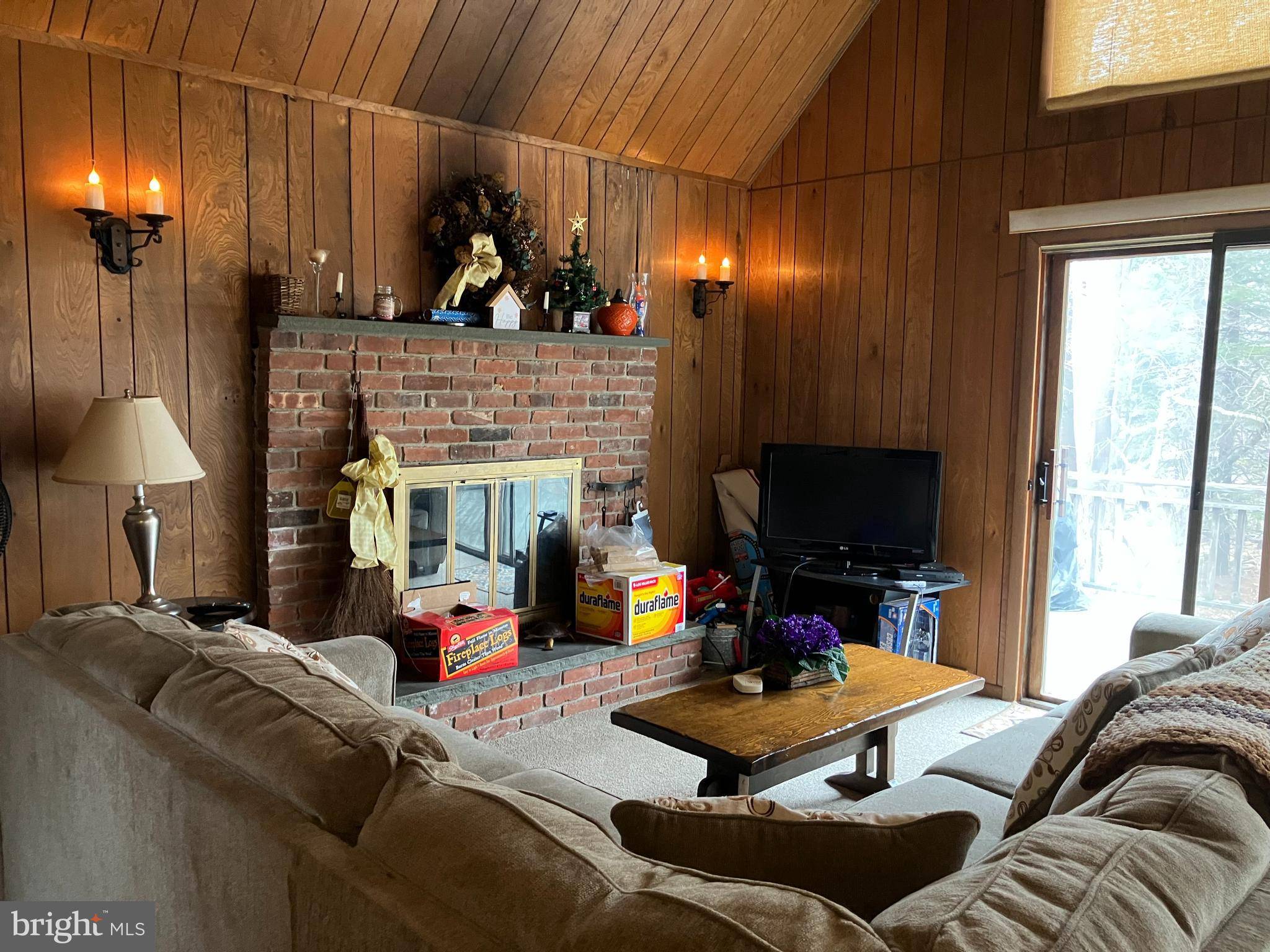 Albrightsville, PA 18210,121 AZALEA DR