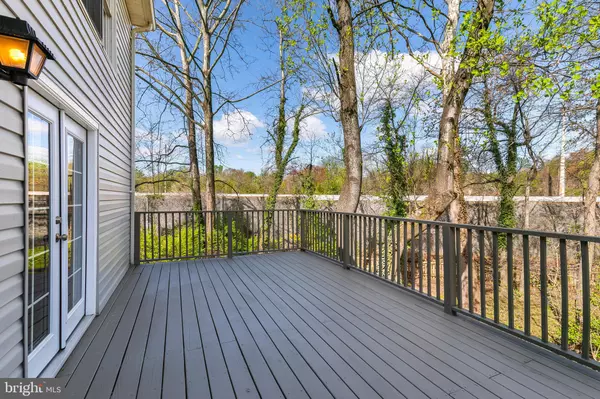 Falls Church, VA 22043,7002 JENKINS LN