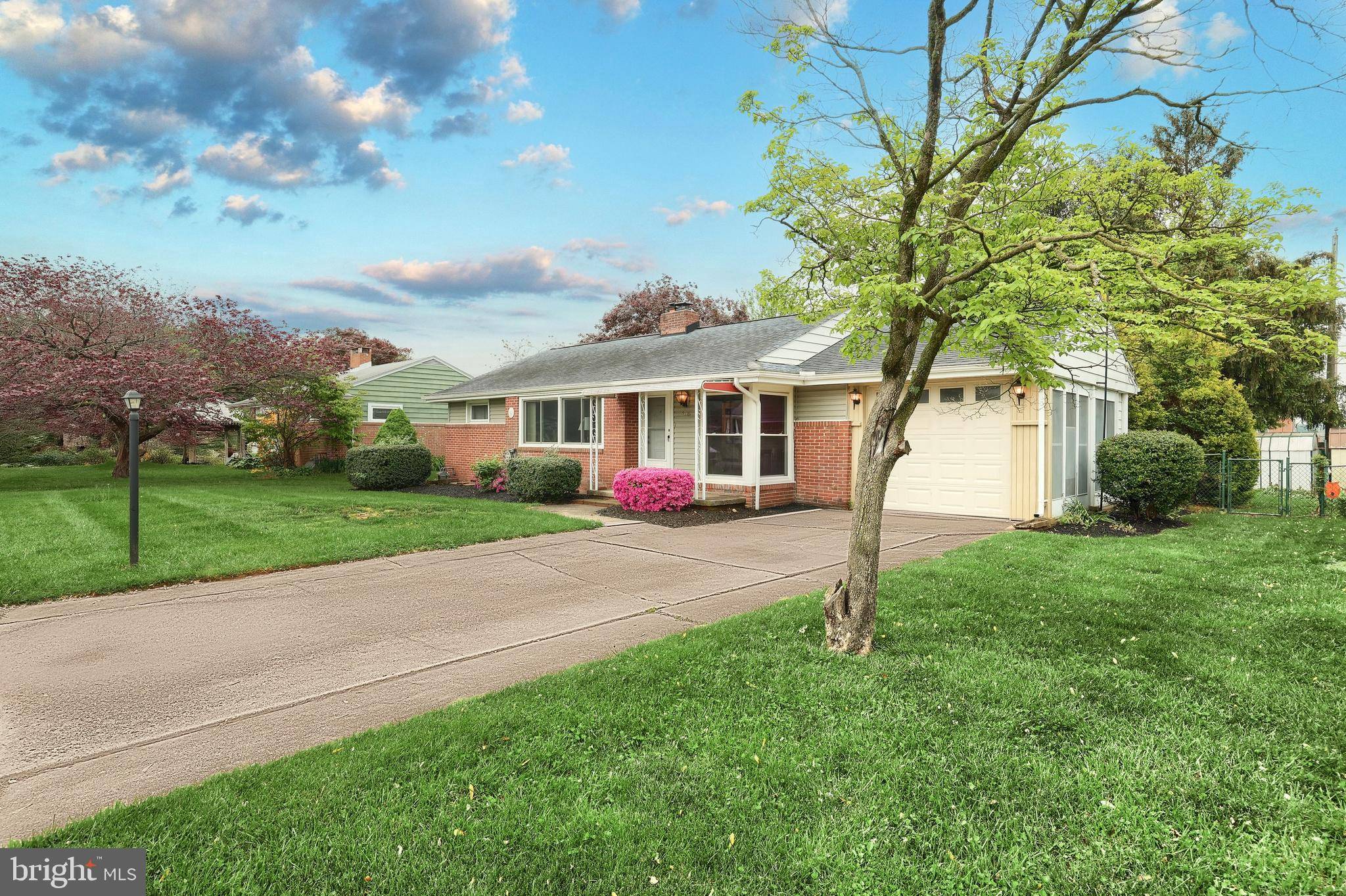 York, PA 17403,385 HILL N DALE DR SOUTH