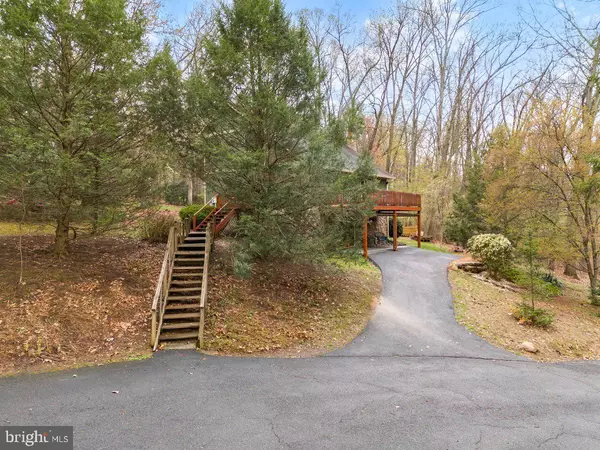 Falling Waters, WV 25419,676 PARADISE VALLEY RD