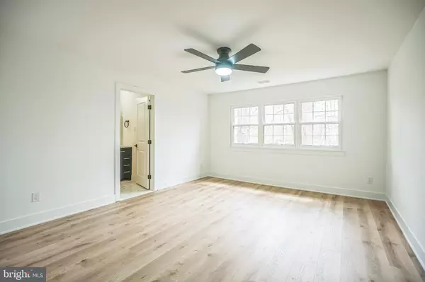 Sicklerville, NJ 08081,305 BYRON CT