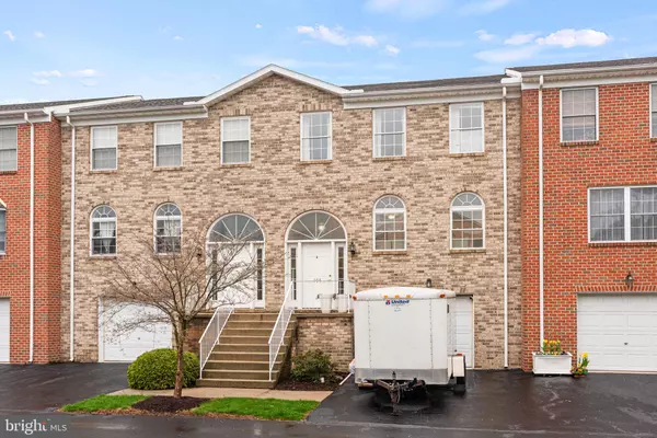 104 LORENZO CT, York, PA 17402