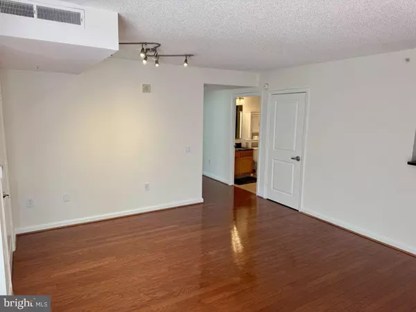 Arlington, VA 22203,880 N POLLARD ST #405
