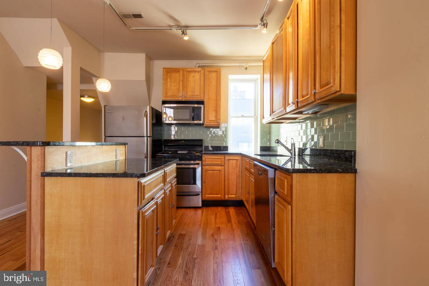 Philadelphia, PA 19146,1918 CHRISTIAN ST #B