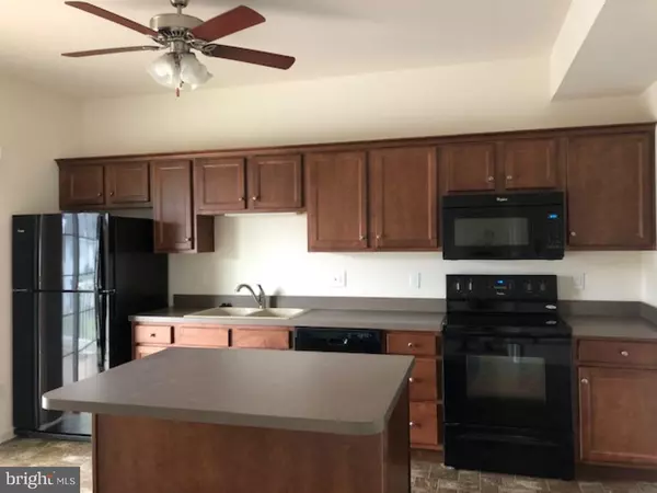 420 HOMETOWNE TER, Lititz, PA 17543