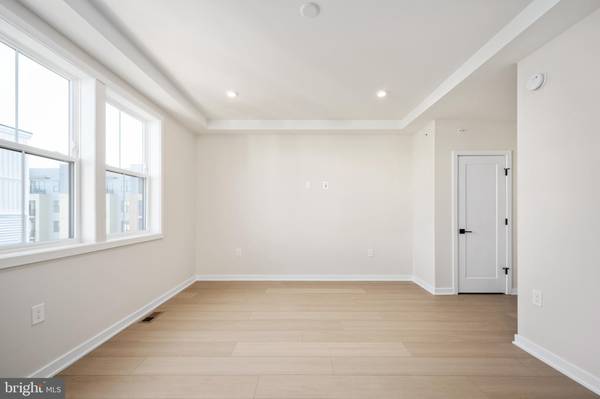 Chantilly, VA 20151,14437 GLEN MANOR DR