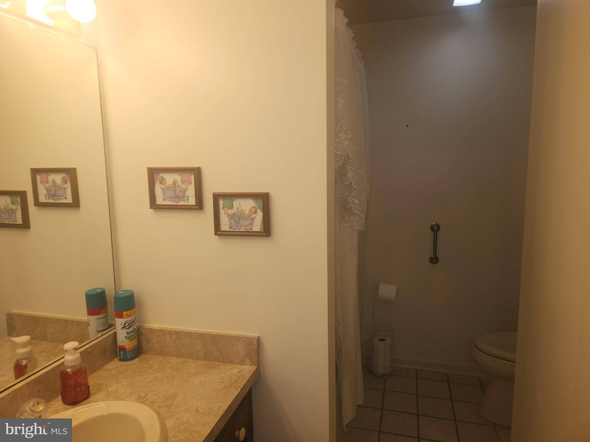 Lancaster, PA 17602,213 BLACK OAK DR