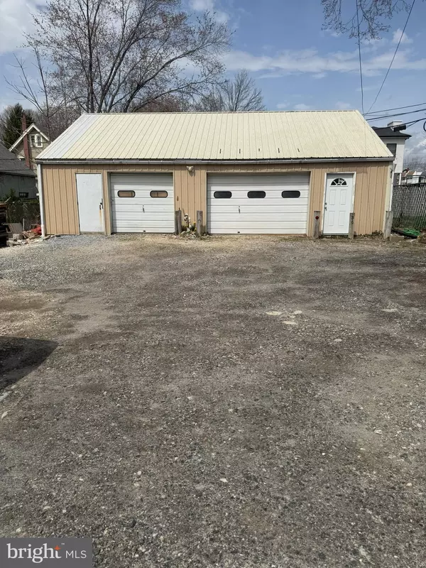 Glenolden, PA 19036,36 N CHESTER PIKE