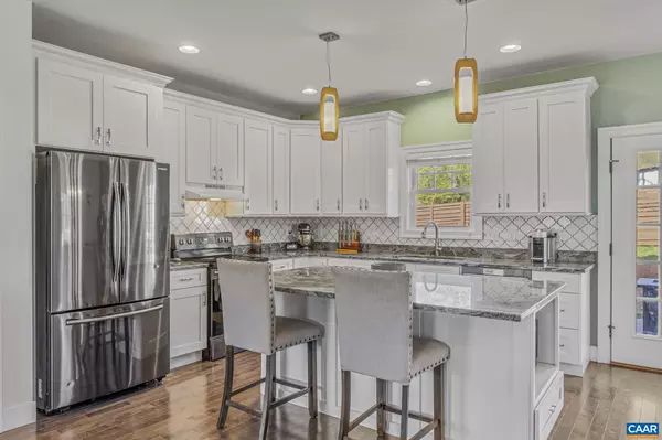 Charlottesville, VA 22902,903 NASSAU ST