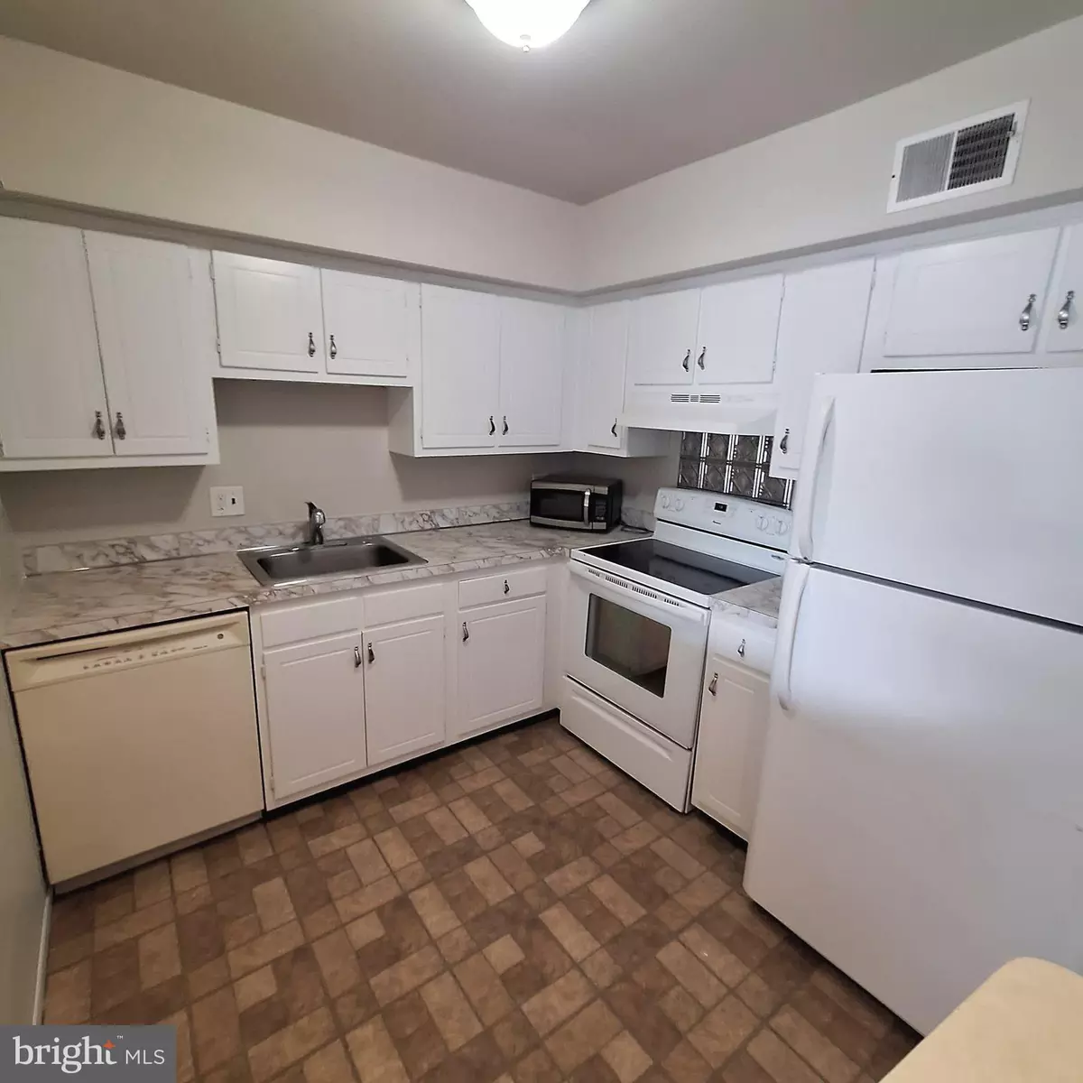 Brookhaven, PA 19015,5200 HILLTOP DR #Y 22
