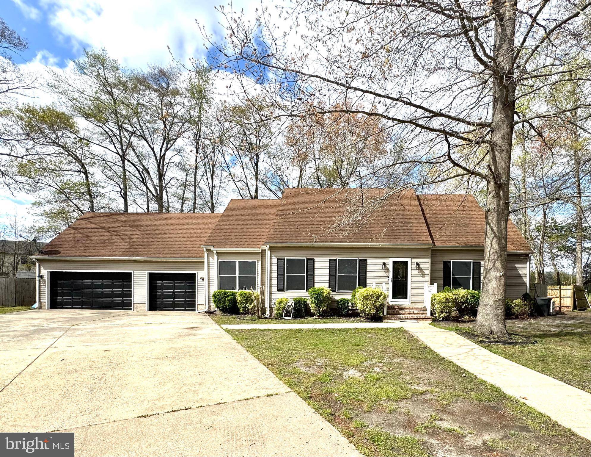 Pocomoke City, MD 21851,833 WHITE OAKS LN