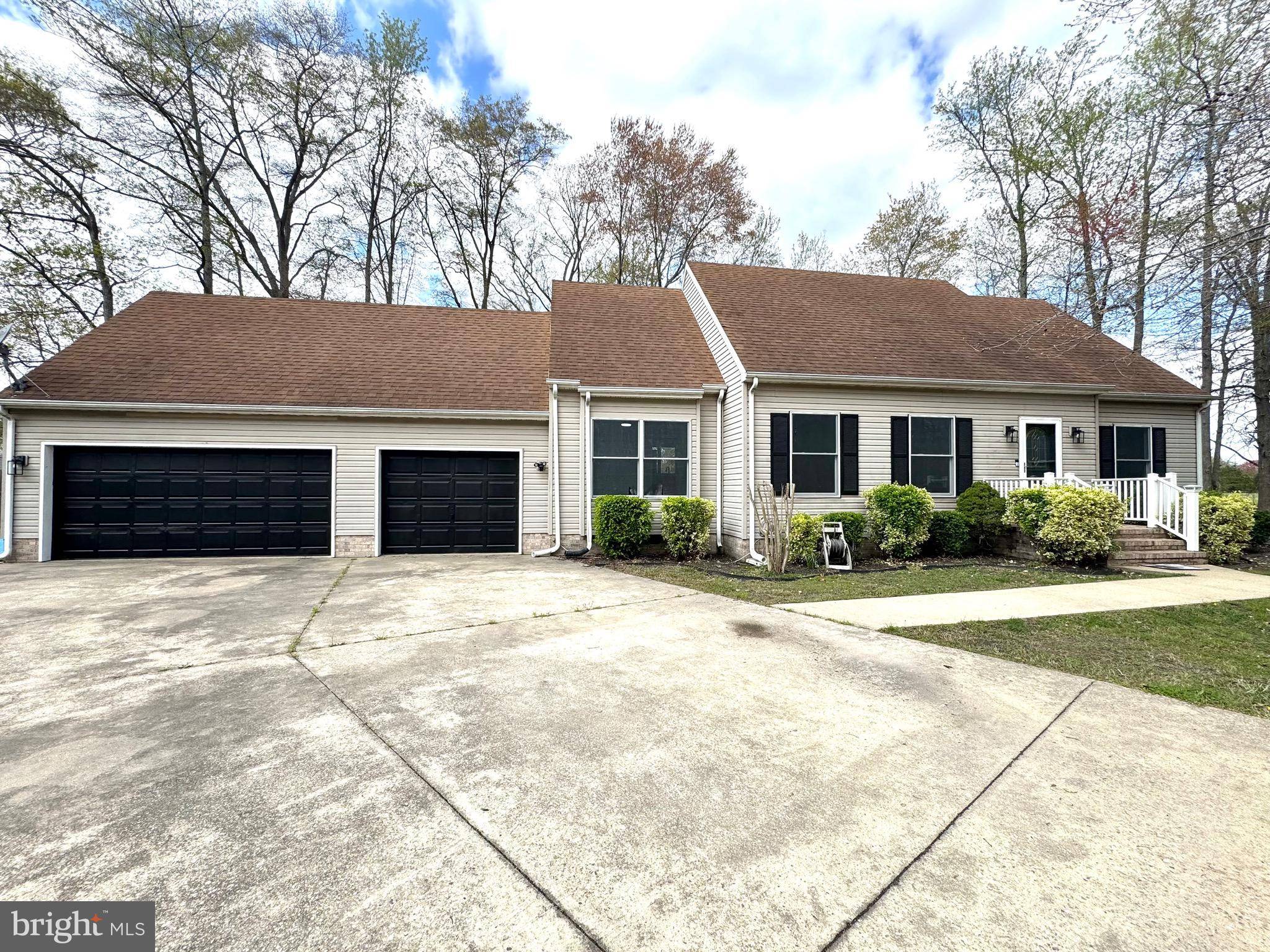 Pocomoke City, MD 21851,833 WHITE OAKS LN