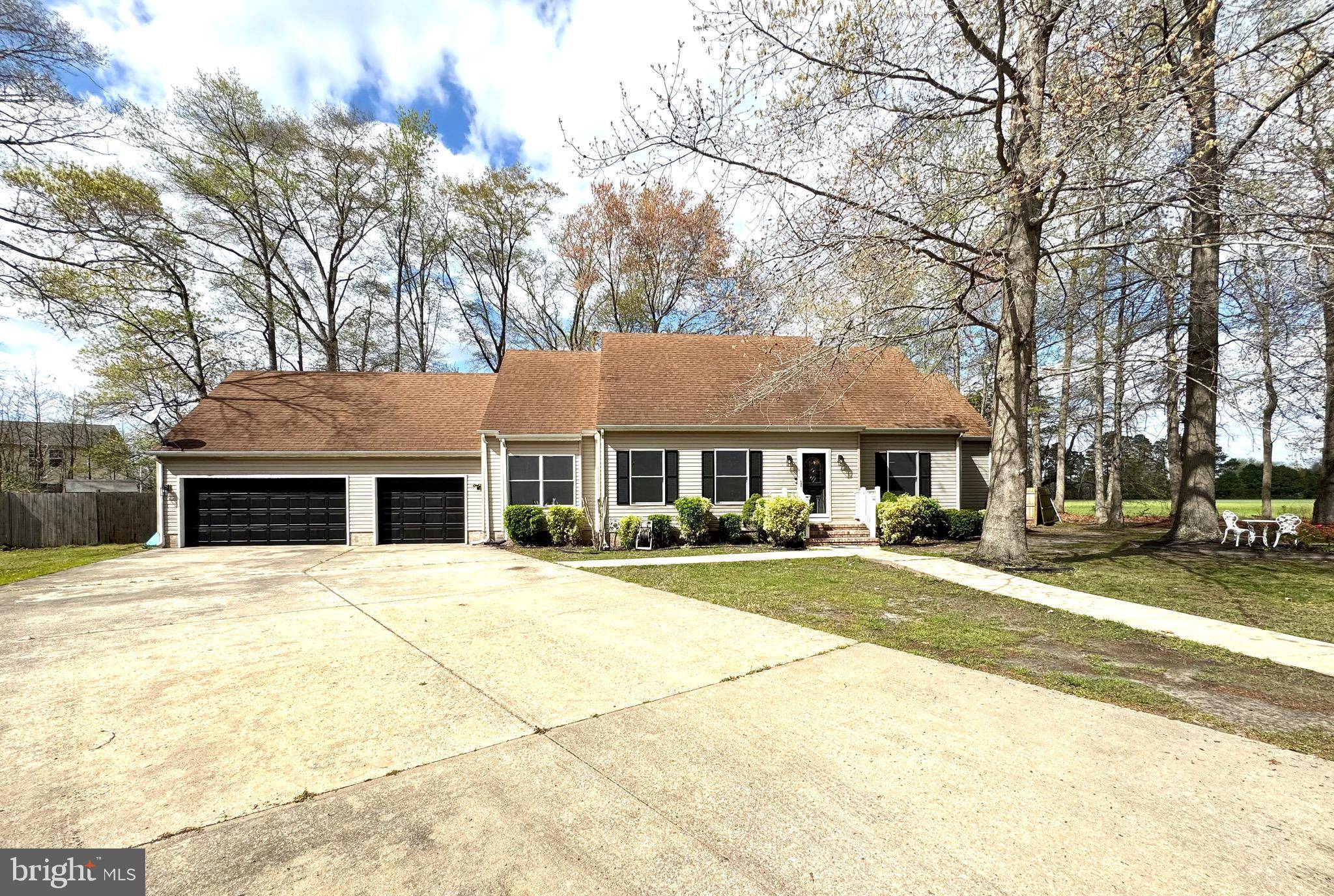 Pocomoke City, MD 21851,833 WHITE OAKS LN