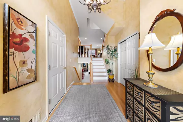 South Amboy, NJ 08879,23 HANNA LN