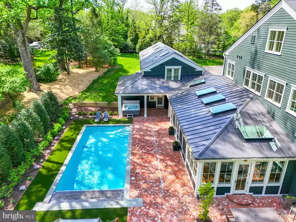 Mclean, VA 22101,827 TURKEY RUN RD