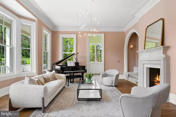 Mclean, VA 22101,827 TURKEY RUN RD