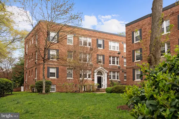 4491 MACARTHUR BLVD NW #303, Washington, DC 20007