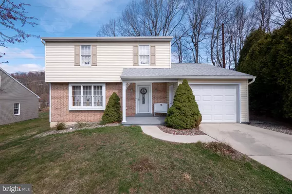 2062 YOKEWOOD RD,  Pottsville,  PA 17901