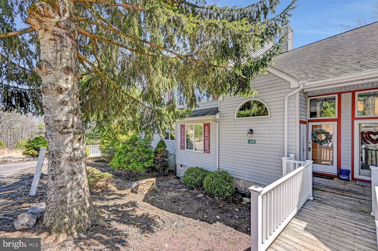 162 LAURELWOODS DR, Lake Harmony, PA 18624