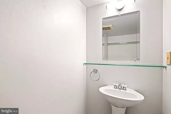 Philadelphia, PA 19107,1008-20 SPRUCE ST #1018 - 1M