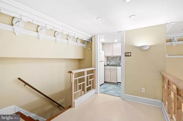 Philadelphia, PA 19107,1008-20 SPRUCE ST #1018 - 1M