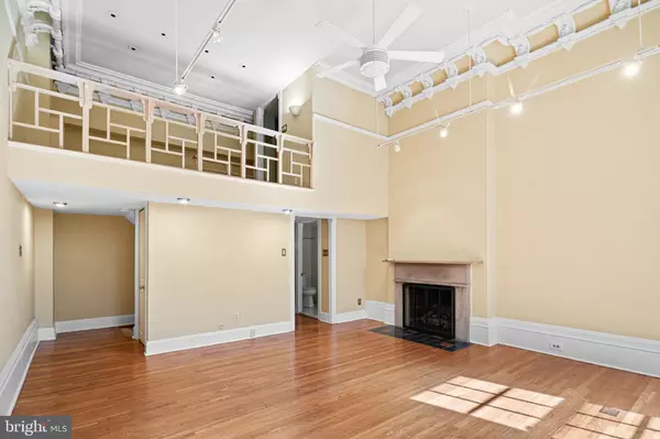 Philadelphia, PA 19107,1008-20 SPRUCE ST #1018 - 1M