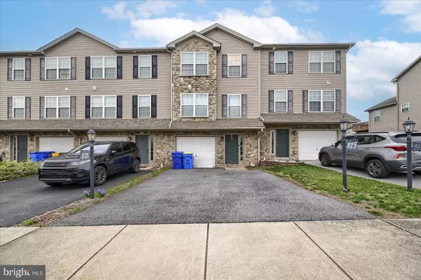 825 RACHEL DR, York, PA 17404