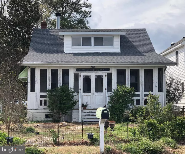 737 IRVING AVE, Colonial Beach, VA 22443