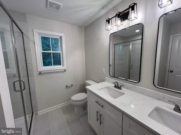 Colonial Beach, VA 22443,605 SHOREWOOD DR