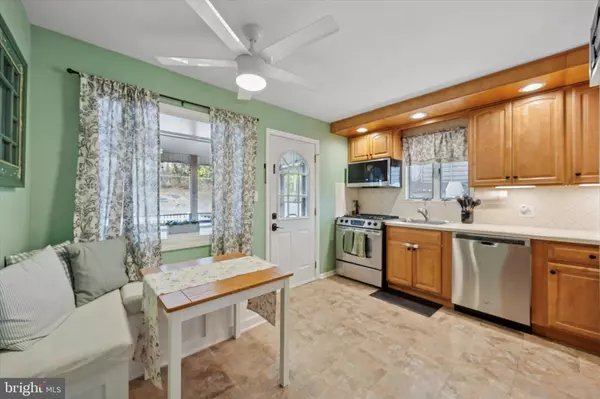 Hamilton, NJ 08619,6 BIRKSHIRE RD