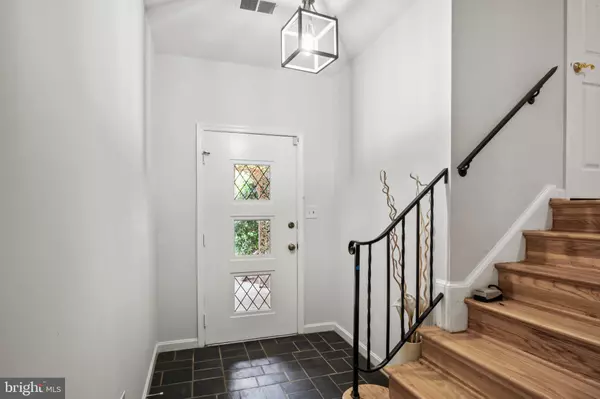 Alexandria, VA 22306,7508 MILWAY DR